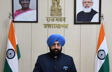 राजभवन से दून विश्वविद्यालय द्वारा आयोजित उत्तर प्रदेश-उत्तराखण्ड आर्थिक संघ(UP-UEA) के 18वें सम्मेलन को बतौर मुख्य अतिथि वर्चुअली सम्बोधित करते हुए राज्यपाल।