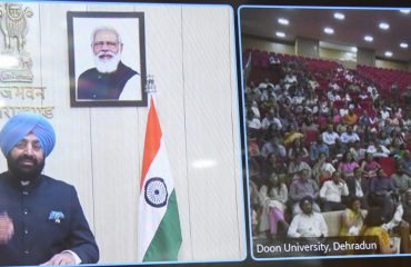 राजभवन से दून विश्वविद्यालय द्वारा आयोजित उत्तर प्रदेश-उत्तराखण्ड आर्थिक संघ(UP-UEA) के 18वें सम्मेलन को बतौर मुख्य अतिथि वर्चुअली सम्बोधित करते हुए राज्यपाल।