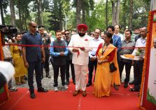 Governor inaugurates the exhibition on subjects like Mann Ki Baat and Azadi Ke Amrit Mahotsav, at Raj Bhawan.;?>