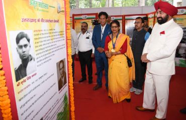 Governor Lt. Gen. Gurmit Singh (Retd) observing the exhibition at the program.
