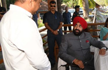 Governor Lt. Gen. Gurmit Singh (Retd) in conversation with GMVN officer during the Asaan barrage tour.
