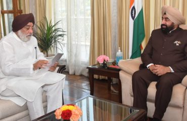 Hemkund Sahib Management Trust Chairman Narendrajit Singh Bindra paying a courtesy call on the Governor.