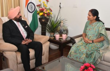 Union Minister of State for Health and Family Welfare Dr. Bharti Praveen Pawar pays a courtesy call on Governor.
