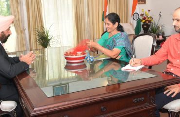 Dr. K.K. Lakshmi Rao pays a courtesy call to Governor.