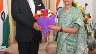 Union Minister of State for Health and Family Welfare Dr. Bharti Praveen Pawar pays a courtesy call on Governor.