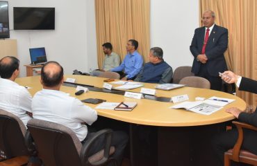 ‘‘यूनिवर्सिटी कनेक्ट उत्तराखण्ड’’ मोबाइल एप का लोकार्पण करते हुए राज्यपाल।