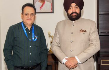 Dr. Sardar Singh, Scientist of Regional Sericulture Research Center, Dehradun pays courtesy call on the Governor.