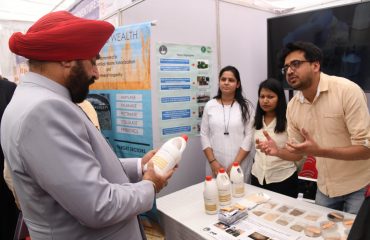 11-05-2023 : Governor Lt Gen Gurmit Singh (Retd) inspectes the exhibition put up by the students at IIT Roorkee.