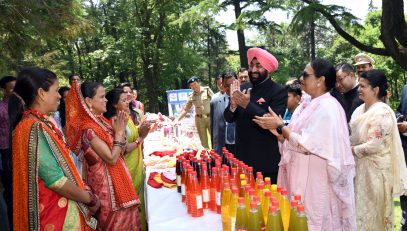 Governor along with First Lady Smt. Gurmeet Kaur, view the exhibition of products made by women of self-help groups.