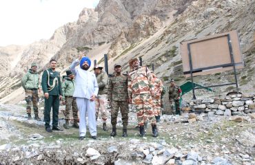 Governor visiting the border villages and Jeolikong areas of Pithoragarh and meeting the residents including Army, ITBP, SSB and BRO jawans.