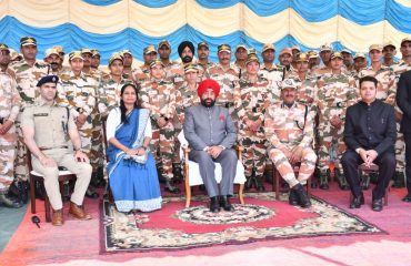 Governor Lt Gen Gurmit Singh (Retd) meeting ITBP jawans at ITBP Guest House, Munsiyari.