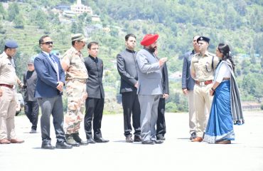 Governor Lt. Gen. Gurmit Singh (Retd) gets apprised about the development works of the district, at the ITBP guest house in Munsiyari.