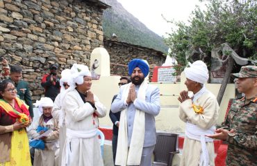 Governor visiting the border villages and Jeolikong areas of Pithoragarh and meeting the residents including Army, ITBP, SSB and BRO jawans.