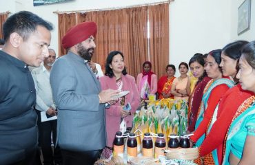 Governor receiving information on various materials from members of self-help groups from different areas of the district at Circuit House Champawat.