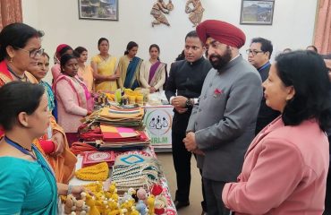 Governor receiving information on various materials from members of self-help groups from different areas of the district at Circuit House Champawat.