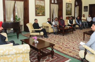 Governor meets with the office bearers of Hotel Association, Nainital.