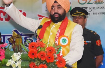 उत्तराखण्ड संस्कृत विश्वविद्यालय के 10वें दीक्षांत समारोह को संबोधित करते हुए राज्यपाल लेफ्टिनेंट जनरल गुरमीत सिंह (से नि)।