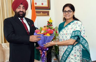 Union Minister of State for Commerce and Industry Smt. Anupriya Patel paid a courtesy call on the Governor at Raj Bhawan.