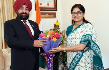 राज्यपाल से राजभवन में केंद्रीय वाणिज्य एवं उद्योग राज्य मंत्री श्रीमती अनुप्रिया पटेल ने शिष्टाचार भेंट की।