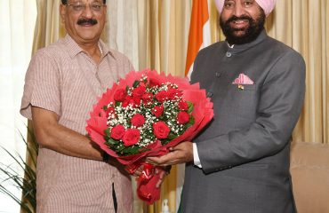 Cabinet Minister Subodh Uniyal pays a courtesy call on Governor Lt Gen Gurmit Singh (Retd).