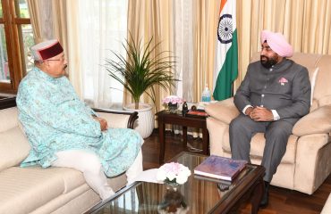 Cabinet Minister Mr. Satpal Maharaj pays courtesy call on Governor Lt. Gen. Gurmit Singh (Retd.).