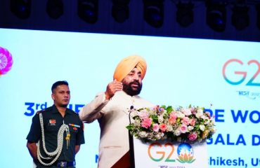नरेंद्रनगर में जी-20 बैठक के अवसर पर आयोजित कार्यक्रम संबोधित करते हुए राज्यपाल लेफ्टिनेंट जनरल गुरमीत सिंह (से नि)।
