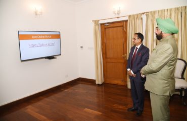 श्रीदेव सुमन उत्तराखण्ड विश्वविद्यालय, टिहरी के ईआरपी पोर्टल का उद्घाटन करते हुए राज्यपाल लेफ्टिनेंट जनरल गुरमीत सिंह (से नि)।