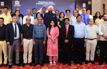 Governor Lt Gen Gurmit Singh (Retd) interacts with doctors at the 