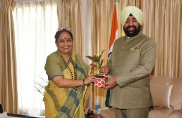 Assembly Speaker Smt. Ritu Khanduri Bhushan pays courtesy call on Governor.