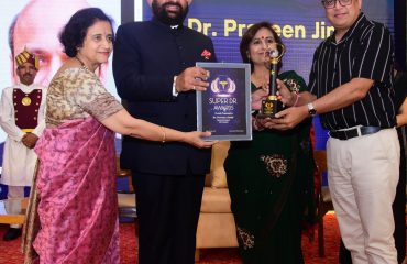 ‘‘नेशनल डॉक्टर्स-डे’’ के अवसर पर चिकित्सा के क्षेत्र में उत्कृष्ट योगदान देने वाले डॉक्टरों को सम्मानित करते हुए राज्यपाल लेफ्टिनेंट जनरल गुरमीत सिंह (से नि)।