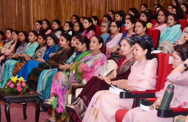 राजभवन ऑडिटोरियम में स्तन कैंसर और सर्वाइकल कैंसर के संबंध में आयोजित एक स्वास्थ्य कार्यशाला में प्रतिभाग करती हुईं प्रथम महिला श्रीमती गुरमीत कौर।