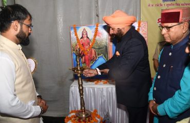 Governor inaugurating the program organized at Shri Shivnath Sanskrit Mahavidyalaya by lighting the lamp.