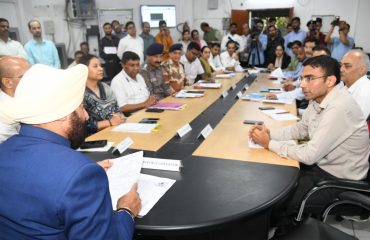 Governor Lt. Gen. Gurmit Singh (Retd.) Visits the Uttarakhand State Emergency Operation Center located at the Secretariat and is briefed by the officials.