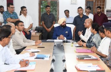 Governor Lt. Gen. Gurmit Singh (Retd.) Visits the Uttarakhand State Emergency Operation Center located at the Secretariat and is briefed by the officials.