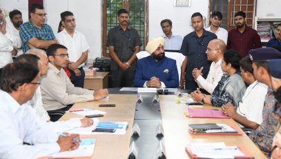 Governor Lt. Gen. Gurmit Singh (Retd.) Visits the Uttarakhand State Emergency Operation Center located at the Secretariat and is briefed by the officials.