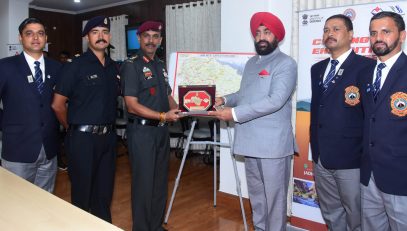 Governor Lt. Gen. Gurmit Singh (Retd)) presents mementos to the members of the MTB Cycling Campaign.