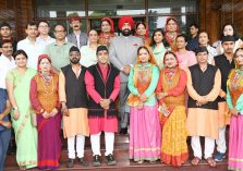 On the occasion of Harela festival, Governor Lieutenant General Gurmit Singh (Retd) with the officers and employees of Raj Bhawan.;?>