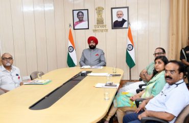 राष्ट्रपति भवन, सांस्कृतिक केंद्र नई दिल्ली में इंडियन रेड क्रॉस सोसाइटी की वार्षिक बैठक के औपचारिक सत्र में वर्चुअल प्रतिभाग करते हुए राज्यपाल।