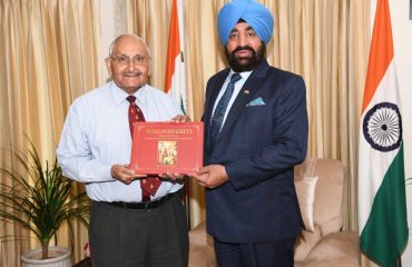 Brigadier (R) KG Behl, President of Doon Citizens Council, pays a courtesy call on Governor.