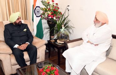 Hemkund Sahib Trust, Chairman Narendrajit Singh Bindra paying a courtesy call on the Governor.