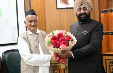 Former CM and former Governor of Maharashtra Shri Bhagat Singh Koshyari pay courtesy call on Governor Lt. Gen. Gurmit Singh (Retd).