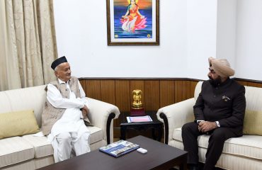 राज्यपाल से शिष्टाचार भेंट करते हुए पूर्व मुख्यमंत्री एवं महाराष्ट्र के पूर्व राज्यपाल श्री भगत सिंह कोश्यारी।