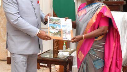Governor presents Coffee Table Book to the Hon'ble President Mrs. Draupadi Murmu ji.