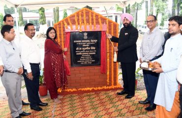 Governor Lt. Gen. Gurmit Singh (Retd) inaugurates the rain water conservation project at Raj Bhawan.