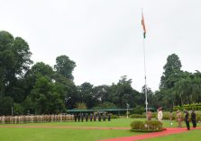 Governor Lt. Gen. Gurmit Singh (Retd) hoists the flag at Raj Bhawan on the occasion of Independence Day.;?>
