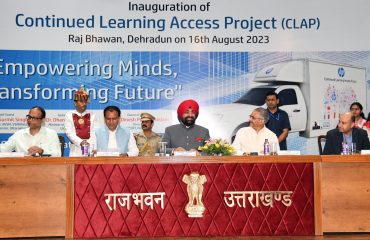 विद्यालयी शिक्षा विभाग के कंटिन्युड लर्निंग एक्सेस प्रोजेक्ट के अवसर पर राज्यपाल लेफ्टिनेंट जनरल गुरमीत सिंह (से नि)।