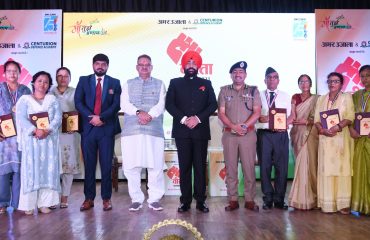 Governor Lt. Gen. Gurmit Singh (Retd) with the families of martyrs, ex-servicemen and policemen