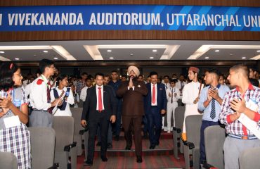 अखिल भारतीय प्रश्नोत्तरी प्रतियोगिता ‘‘यू-जीनियस 2.0’’ कार्यक्रम में प्रतिभाग करते हुए राज्यपाल लेफ्टिनेंट जनरल गुरमीत सिंह (से नि)।