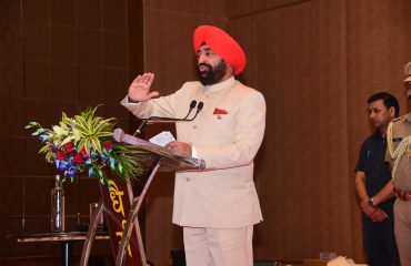 Governor Lt. Gen. Gurmit Singh (Retd) addresses the program.