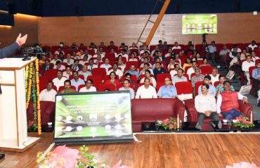 Governor Lt Gen Gurmit Singh (Retd) addresses the seminar organized at Veer Madho Singh Bhandari Uttarakhand Technical University.